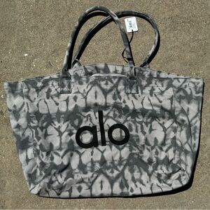 NWT Alo Yoga tote bag